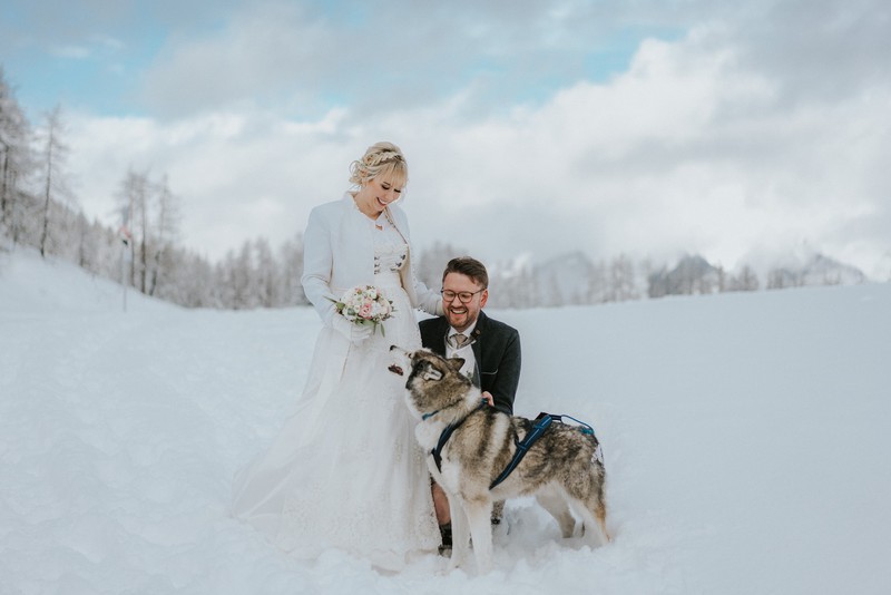 Hochzeit im Schnee mit Huskys